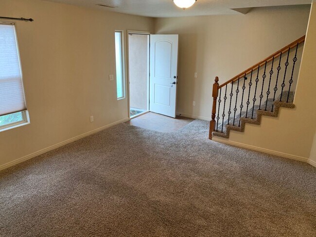 Building Photo - Fossil Hills Townhome!