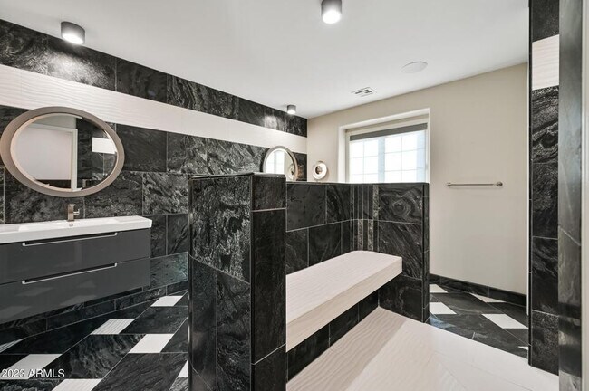 Building Photo - 3853 E Sabra Ln