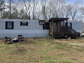 Building Photo - 3 Bedroom Mobile Home in Pleasant Garden!