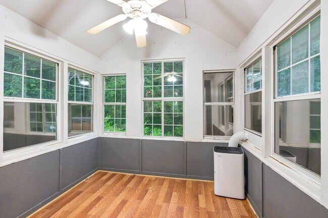 Building Photo - Charming 4BR House in Douglasville