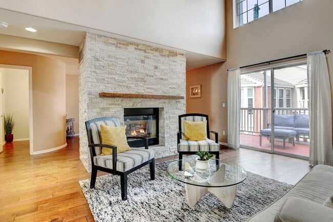 Building Photo - Beautiful luxury townhome style condominiu...