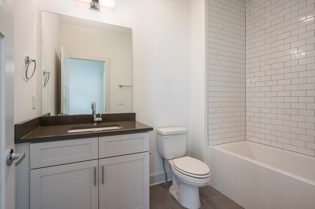 Building Photo - 900 Meridian St