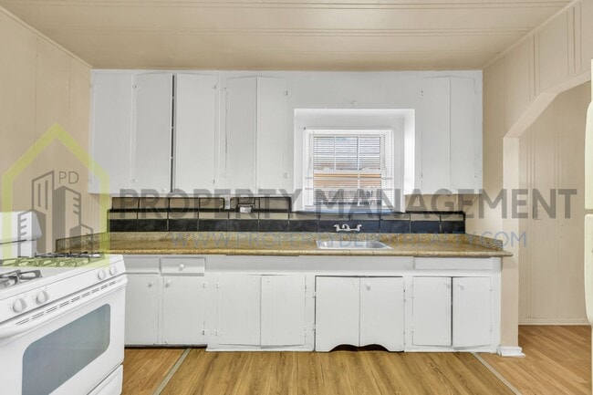 Building Photo - Looking for a charming 2-bedroom, 1-bath s...