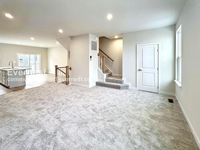 Building Photo - PROMO: Get $500 Off First Full Month’s Rent!/3 Bed/2.5 Bath Townhome with Garage / Available Now!