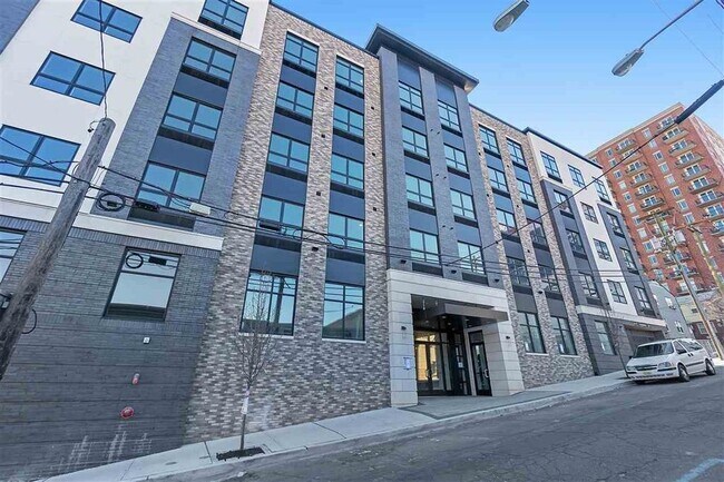 Building Photo - 119 Peter St