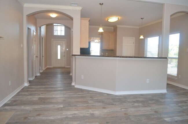 Building Photo - YOUR COASTAL PARADISE AWAITS!
