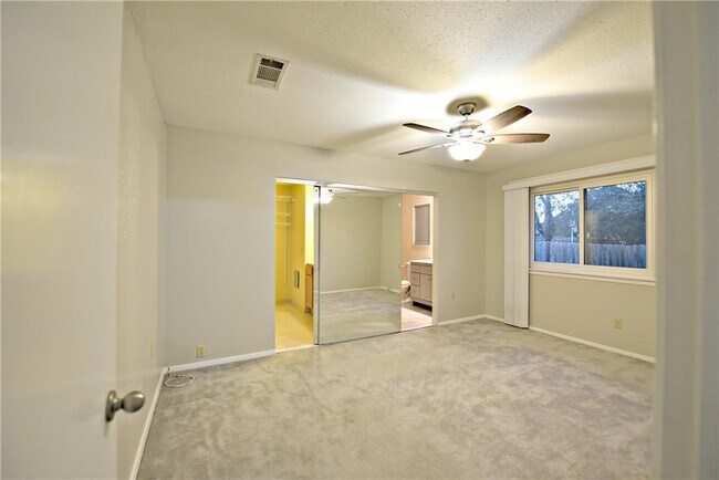 Building Photo - 11028 Hard Rock Rd