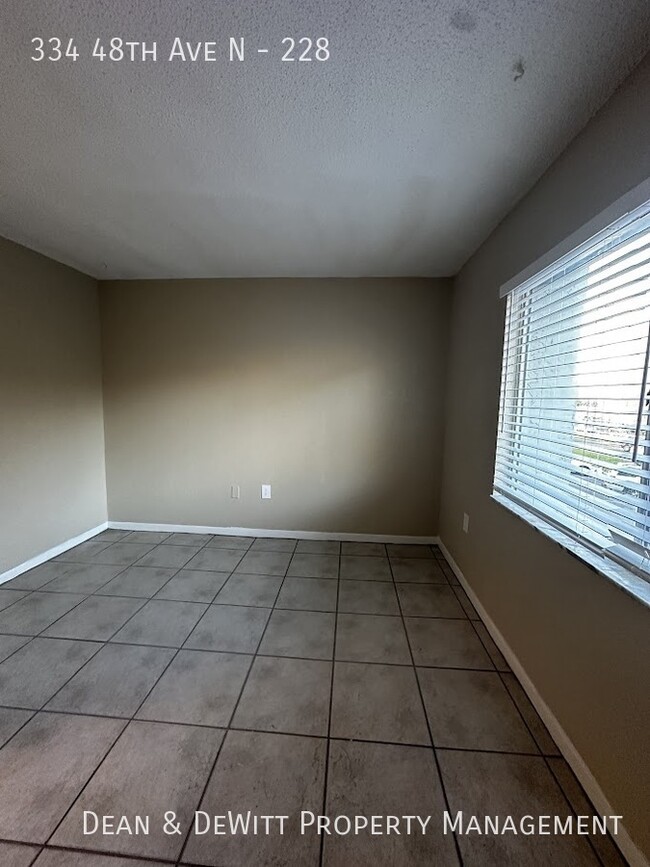 Building Photo - 1/1 Condo in St. Pete - For Rent