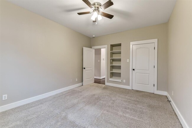 Building Photo - 15407 Cypress Gdns Dr