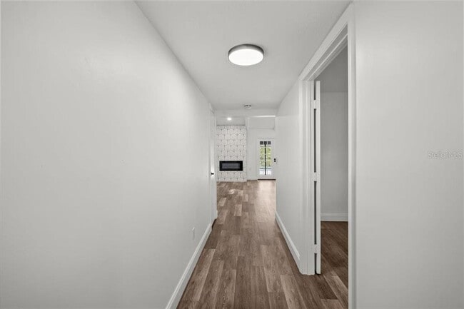 Building Photo - 11218 Creek View Dr