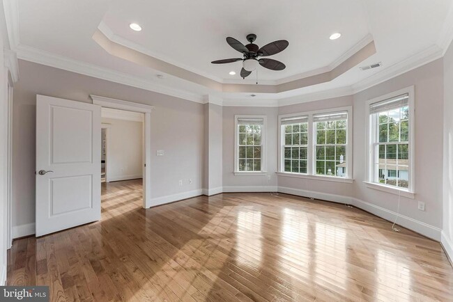 Building Photo - 829 Golden Arrow St