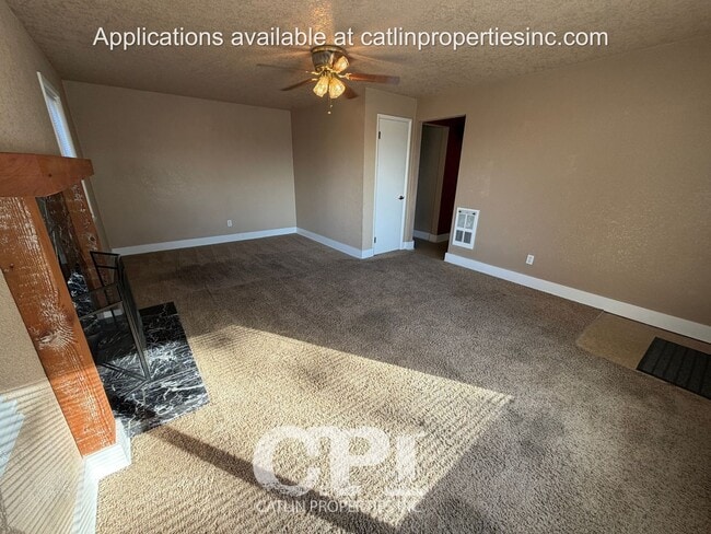 Building Photo - 704 1/2 Academy St.