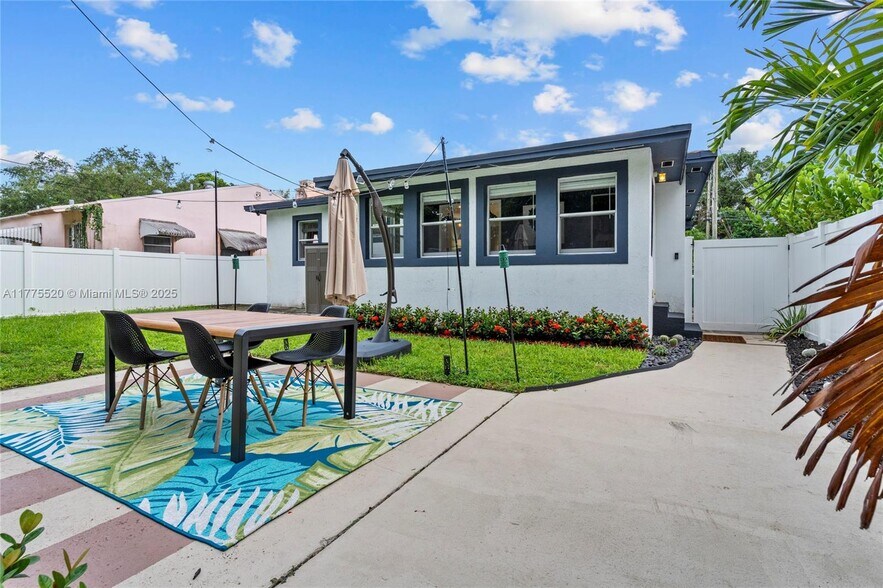 Building Photo - 4775 Collins Ave