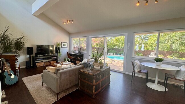 Building Photo - 4804 Greystone Dr