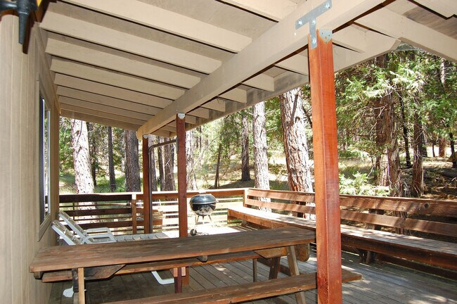 Building Photo - 2630 Mariposa Ave