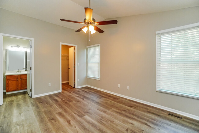 Building Photo - 565 Sharar Field Dr