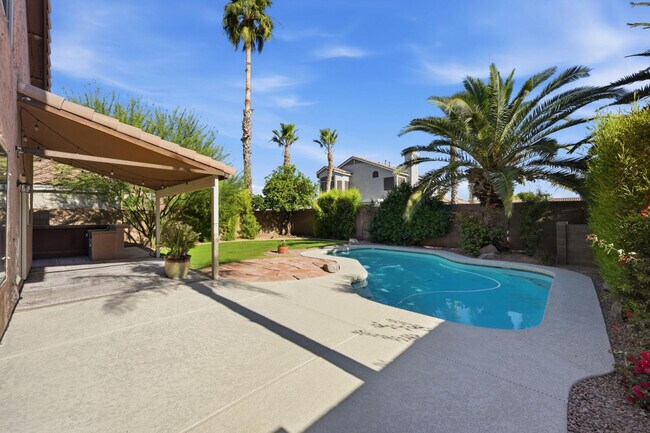 Building Photo - 3165 E Desert Ln