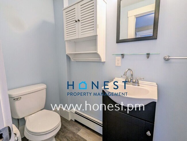 Building Photo - 18 Warren St