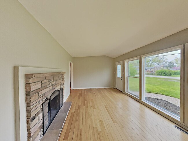 Building Photo - 25W060 Armbrust Ave