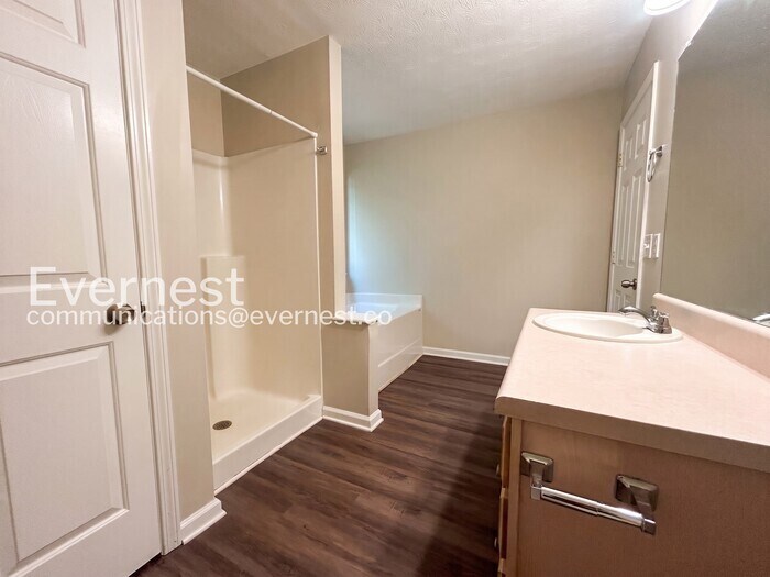 Building Photo - 313 Silverthorne Cir