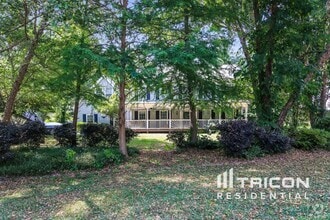 Building Photo - 3321 Manchester Dr SW