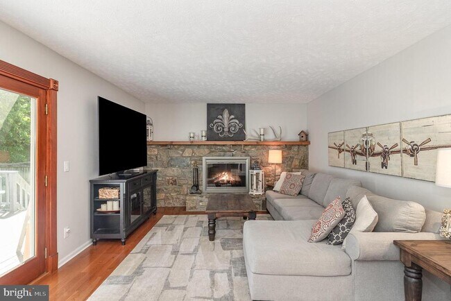 Building Photo - 14807 Statler Dr