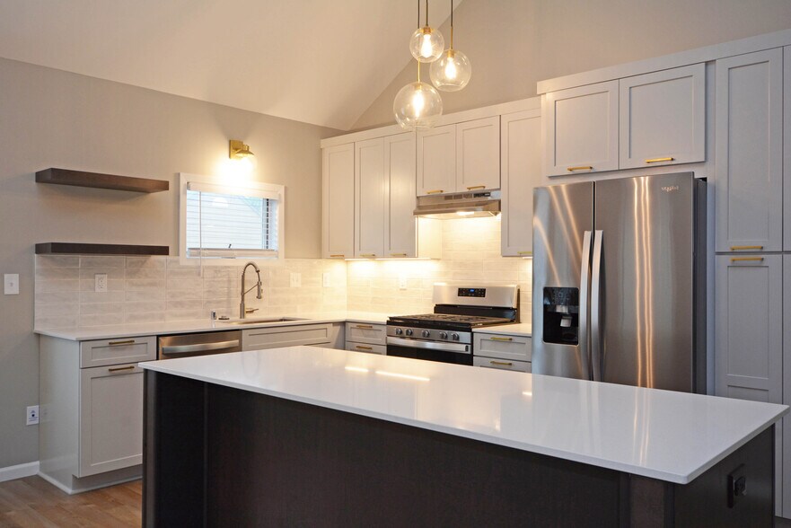 Building Photo - 2838 Kenwood Isles Dr