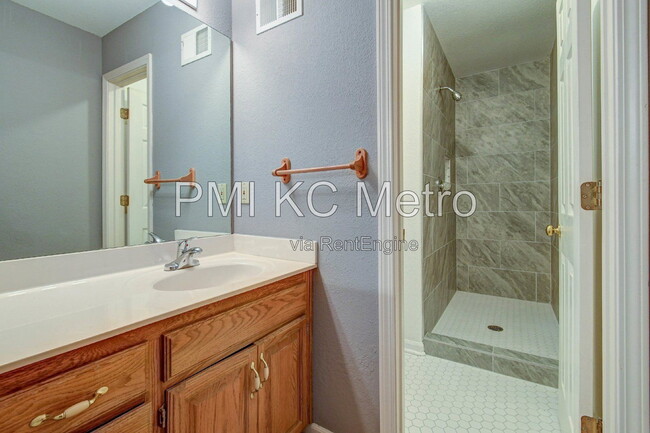 Building Photo - 15811 E 20 St S