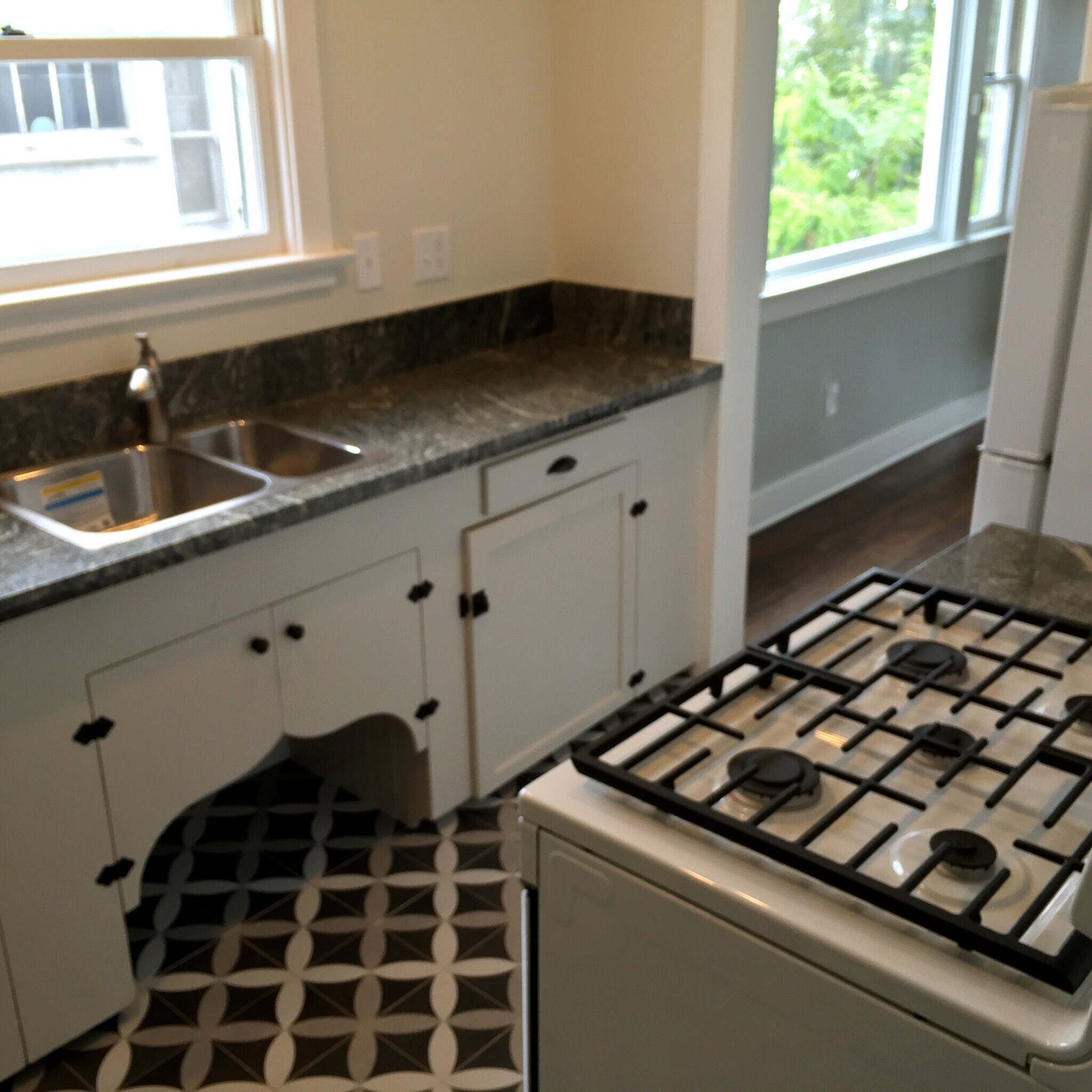 Kitchen - 160 S Catalina St