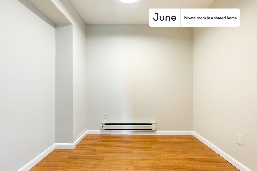 Building Photo - Room in Shared 2 bed/1.5 bath home