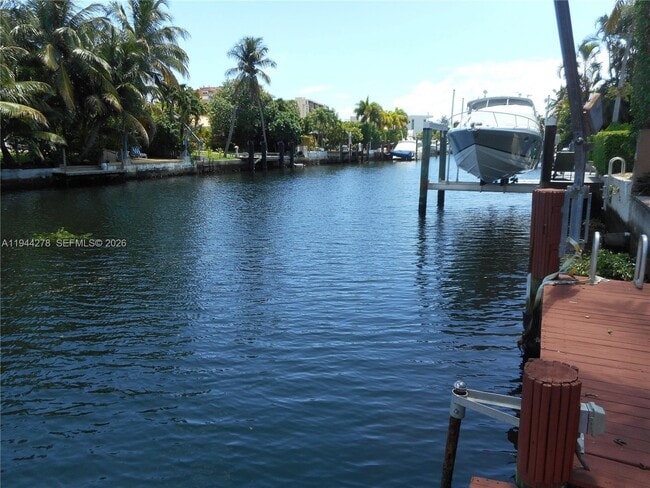 Building Photo - 2325 Magnolia Dr