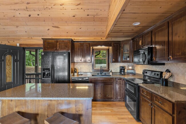 Building Photo - 202 Oak Ledge Rd
