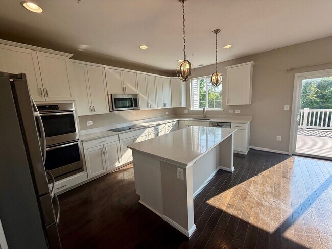 Building Photo - Upscale Millersville Townhouse with garage