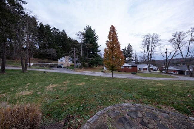 Building Photo - Beautiful 3 Bedroom Home in Franklin Regional School District