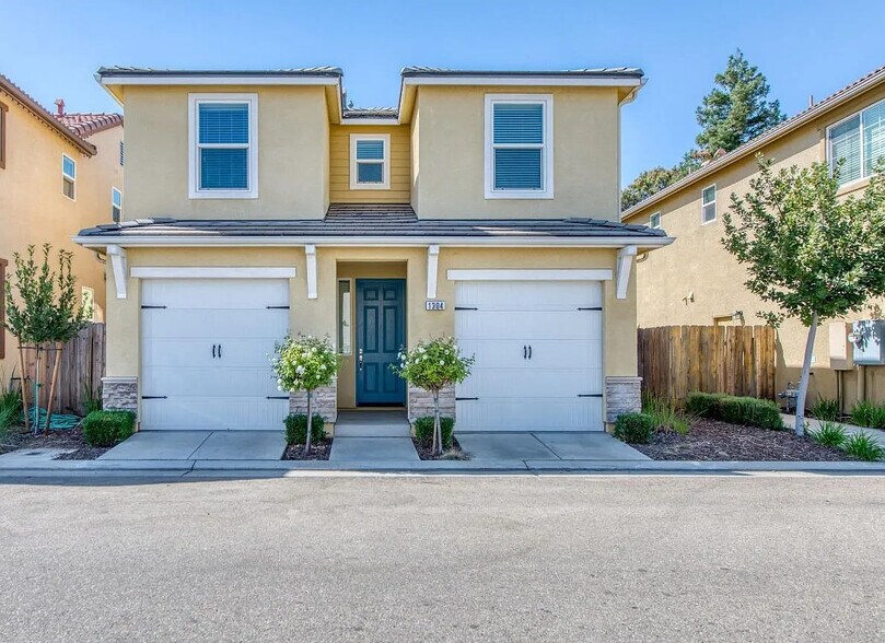 Building Photo - 1304 Royalty Way