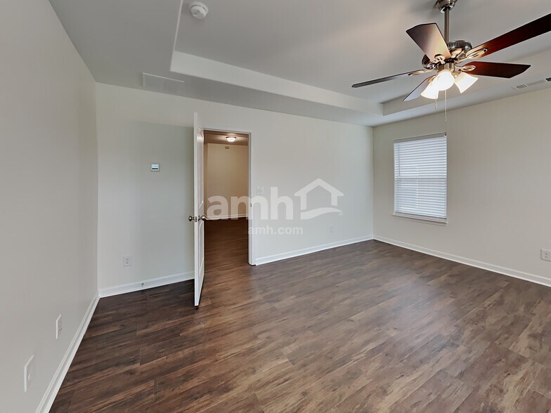 Building Photo - 216 Leland Ln