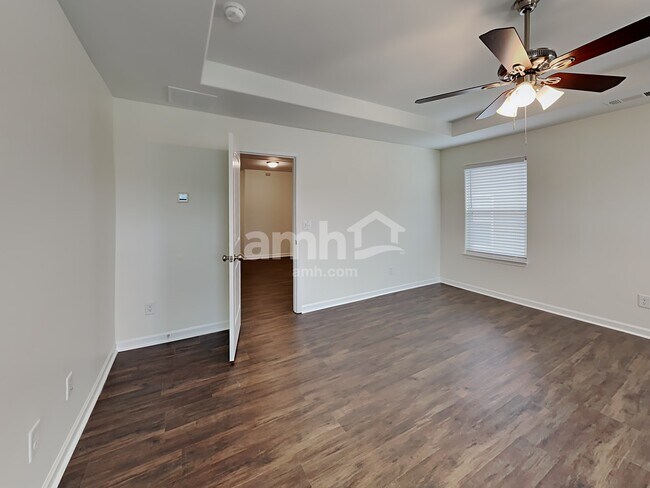Building Photo - 216 Leland Ln