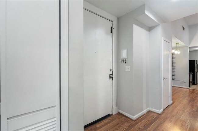 Building Photo - 1031 State St NW