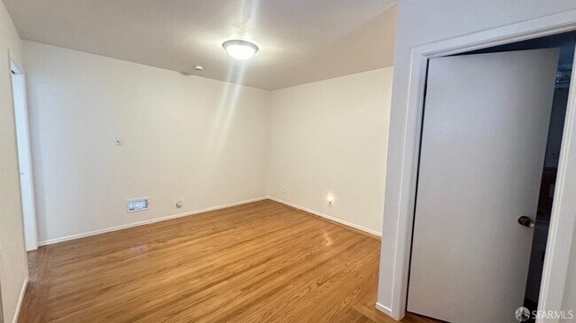 Building Photo - 52 Genoa Pl