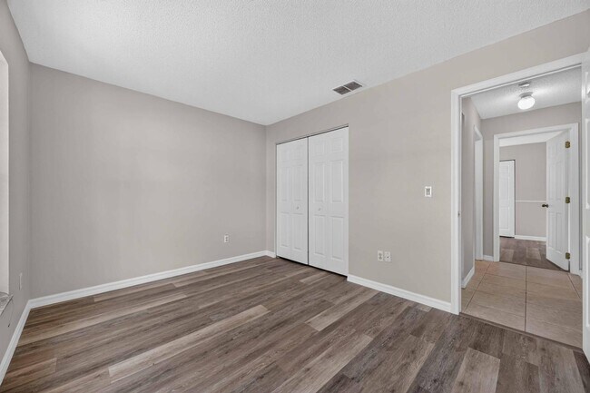 Building Photo - 2364 Paulette Dr
