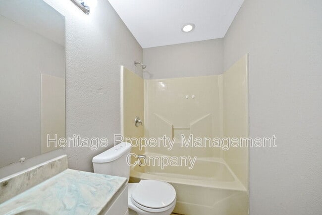 Building Photo - 306 E Cheryl Dr
