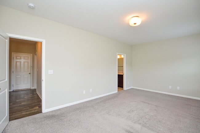 Building Photo - Spacious 4 Bedroom Home with 1st Floor Primary Suite in Austen Lakes  4 Bedrooms | 2.5 Bathrooms ...
