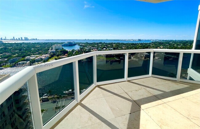 Building Photo - 4775 Collins Ave