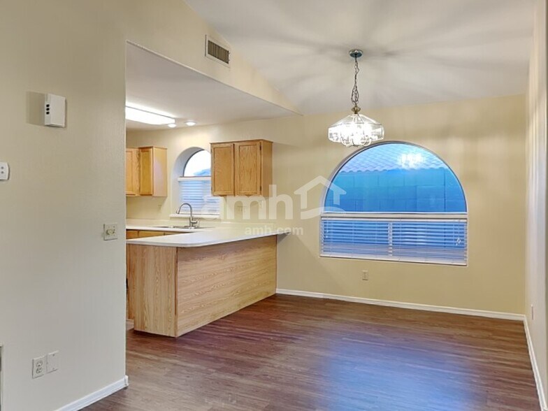 Building Photo - 4106 E Alder Ave