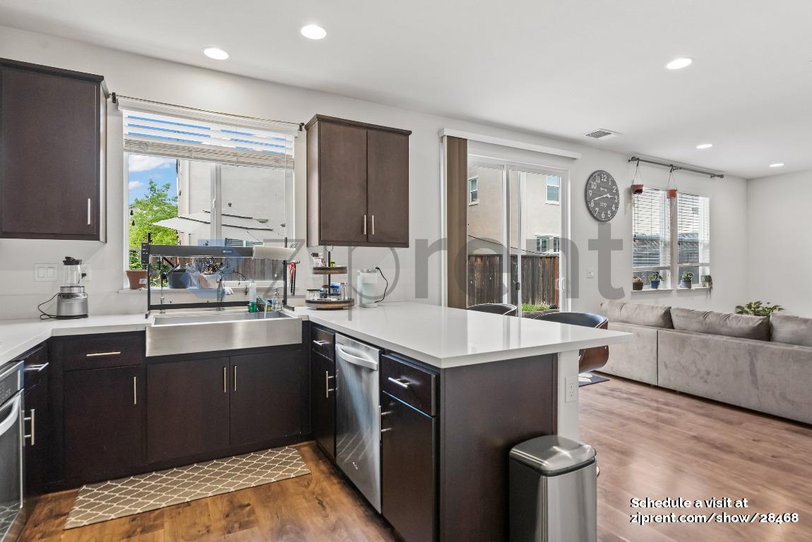 Building Photo - 117 Caspian Way