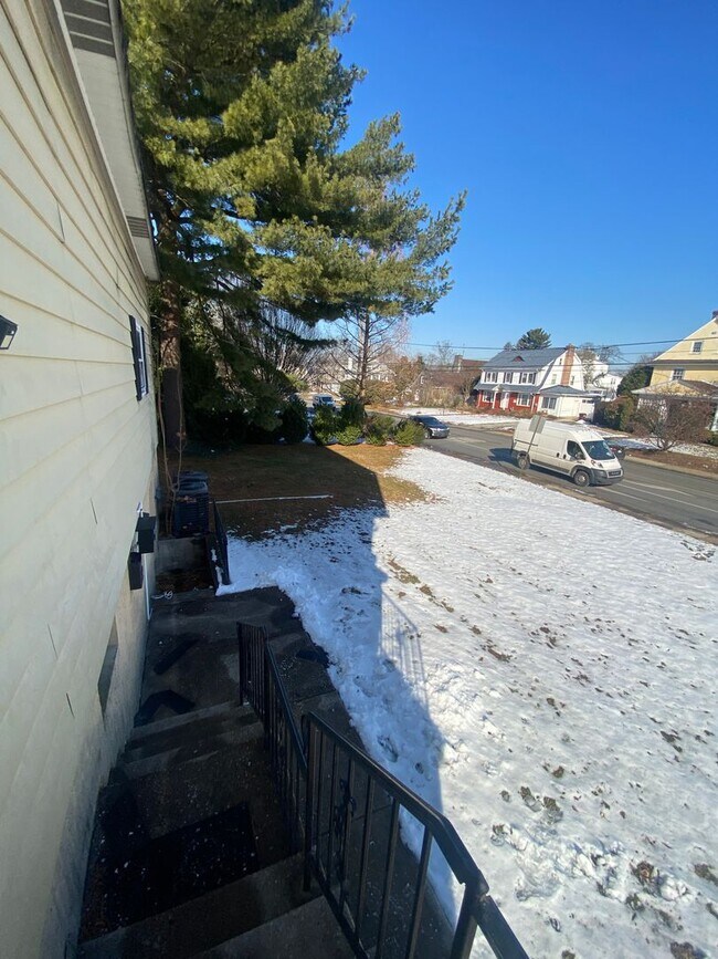 Building Photo - 5 W Plumstead Ave