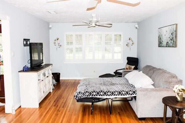 Building Photo - 8910 Greiner Dr