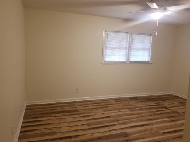 Building Photo - 124 Perry Dr