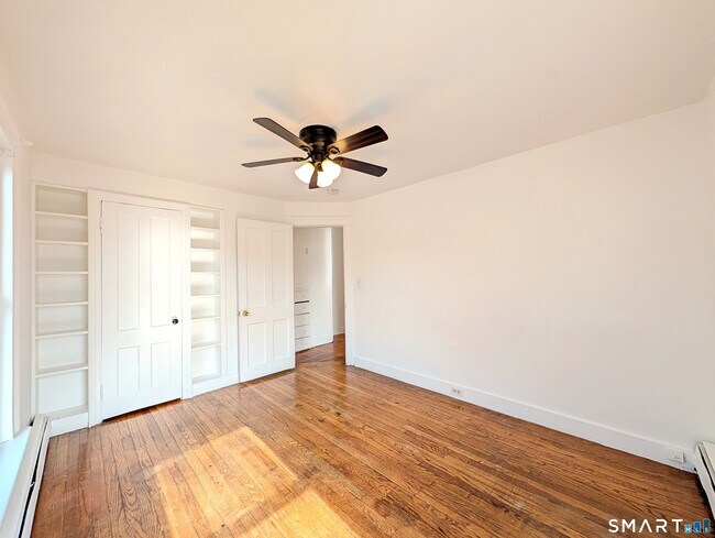 Building Photo - 102 Elm St