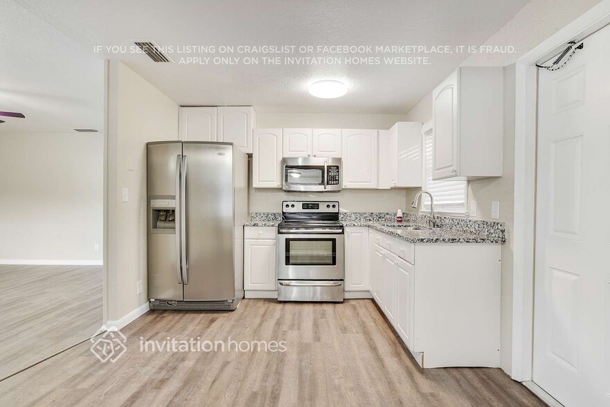 Building Photo - 1317 S Mellonville Ave